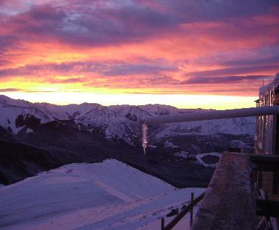 27-6-12 - Sunrise at Snowline Lodge