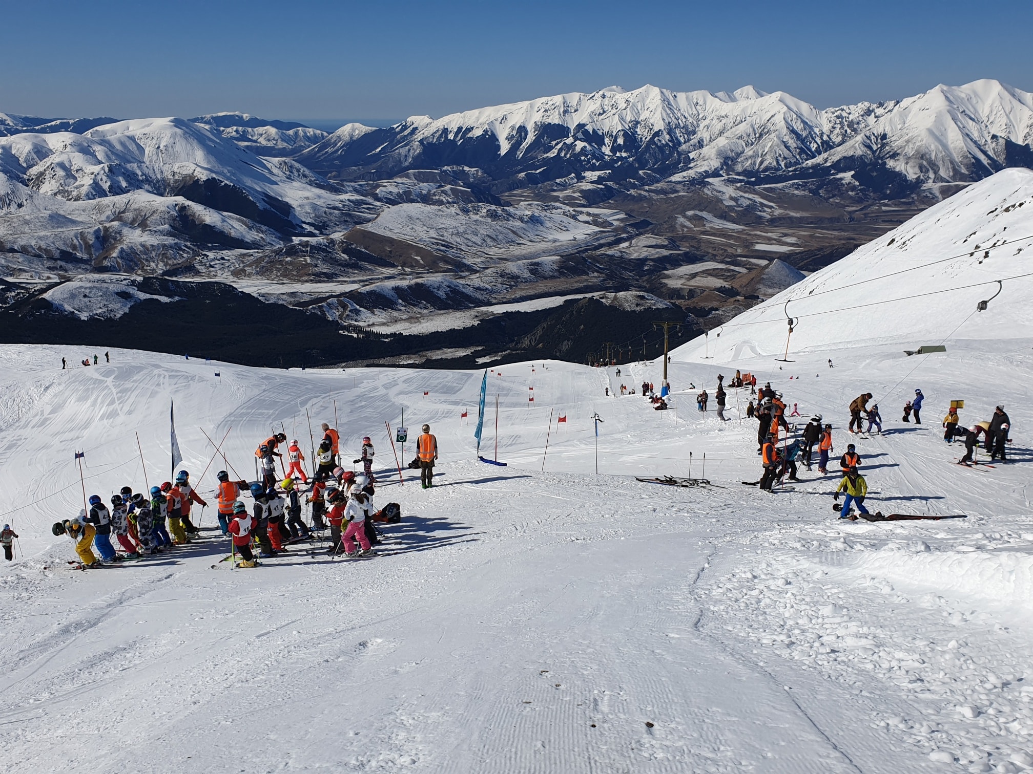 Clubbies-making-the-PI-Ski-School-Races-happen
