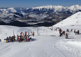 Clubbies-making-the-PI-Ski-School-Races-happen