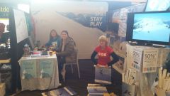 Ski-Sale-Stand-set-up